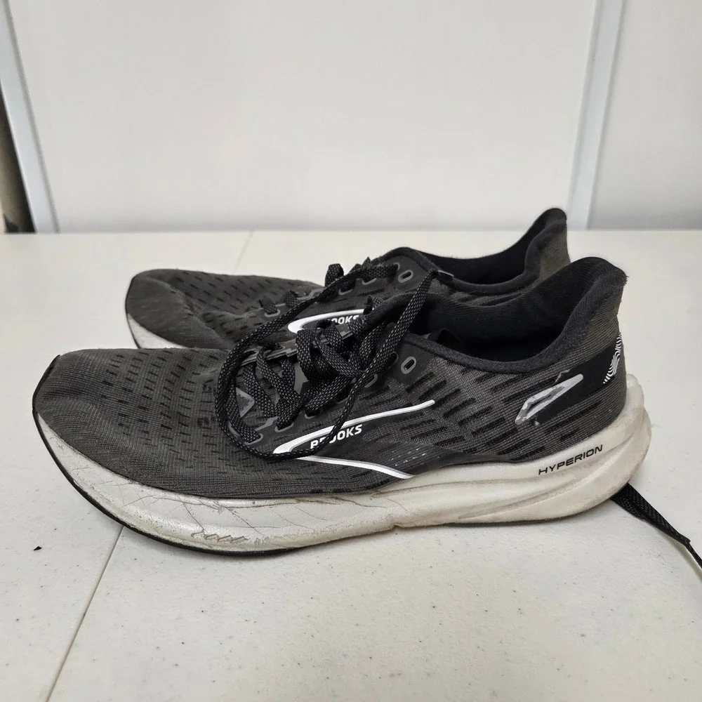 Brooks Hyperion Women Running Shoes Black White 1203961B008 Size 9